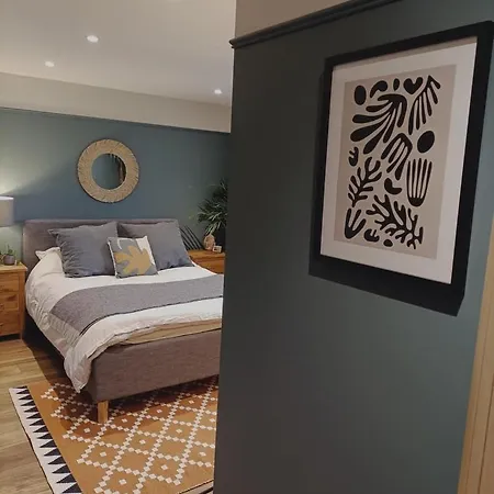 Appartement Warm And Homely 4br | Parking | Wifi | Garden *