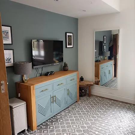 Warm And Homely 4br | Parking | Wifi | Garden דירה בריסטול