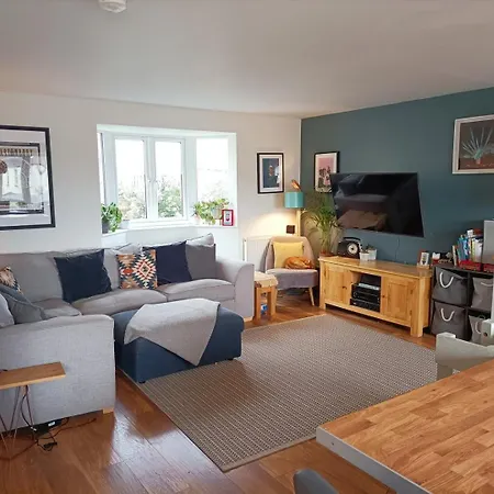 Warm And Homely 4br | Parking | Wifi | Garden דירה בריסטול