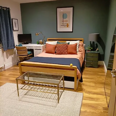 דירה Warm And Homely 4br | Parking | Wifi | Garden בריסטול