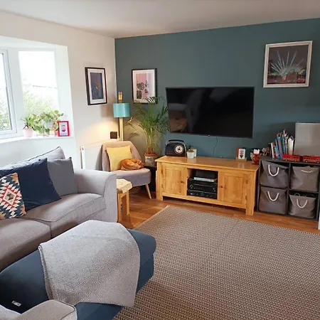 Apartamento Warm And Homely 4br | Parking | Wifi | Garden *