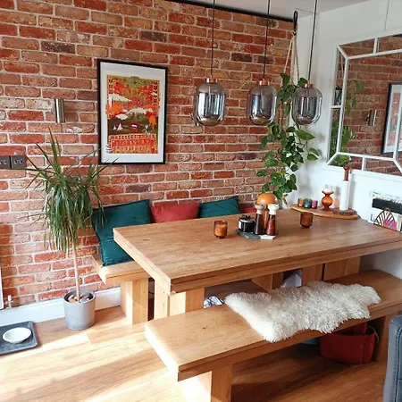 דירה Warm And Homely 4br | Parking | Wifi | Garden בריסטול